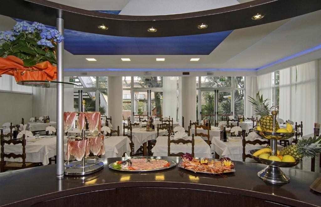Hotel Roma Марина-ди-Масса Экстерьер фото
