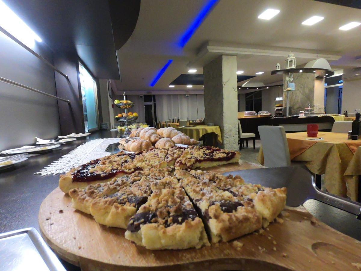 Hotel Roma Марина-ди-Масса Экстерьер фото